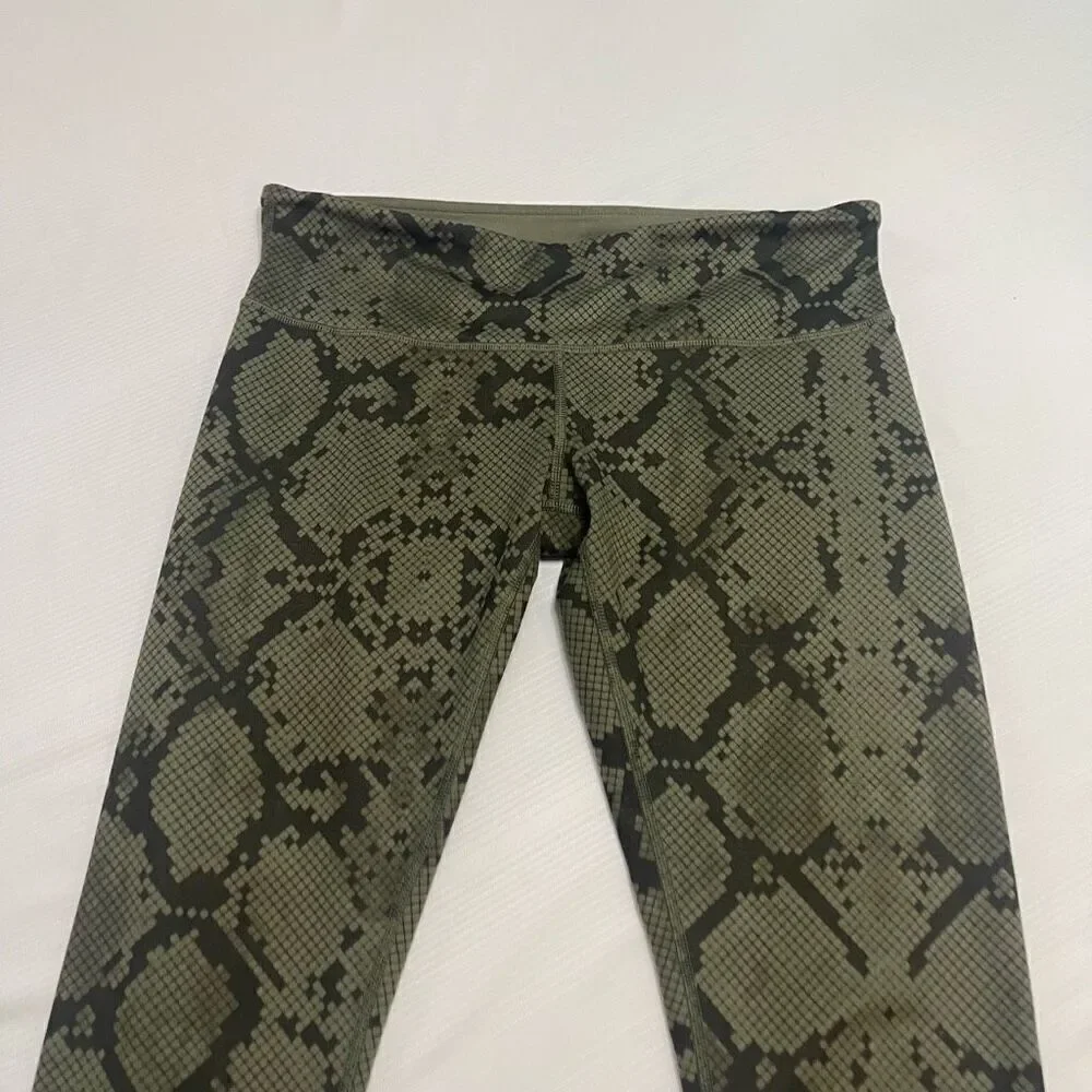 Lululemon Wunder Under 10 Green Snakeskin Luxtreme Crop RARE